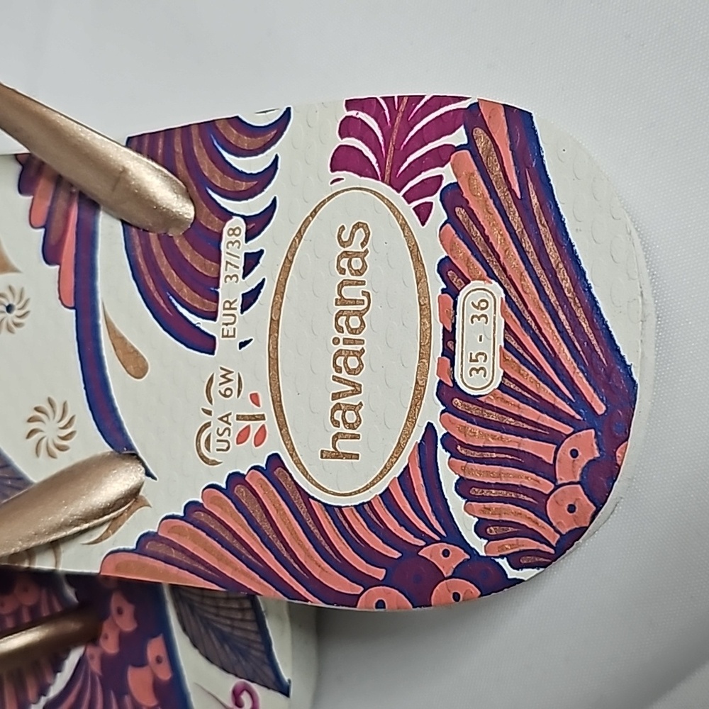 NWOT Havaianas Flip Flops - Picture 3 of 4